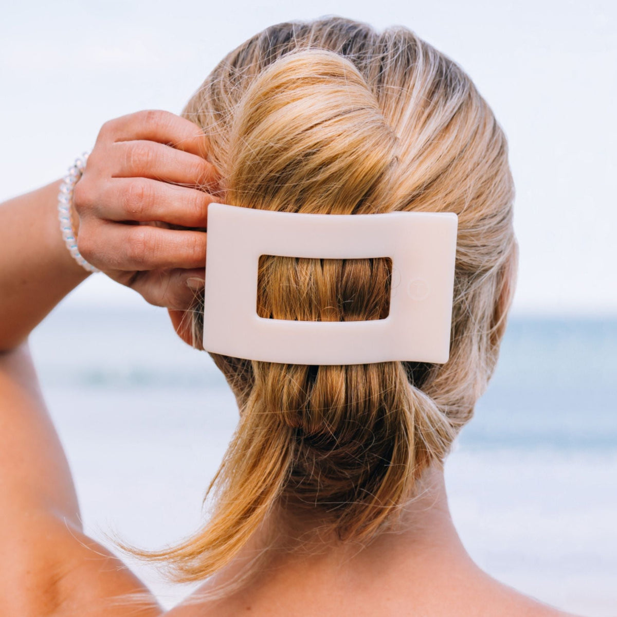 Large beige flat rectangle hair clip, photo 2 of 5