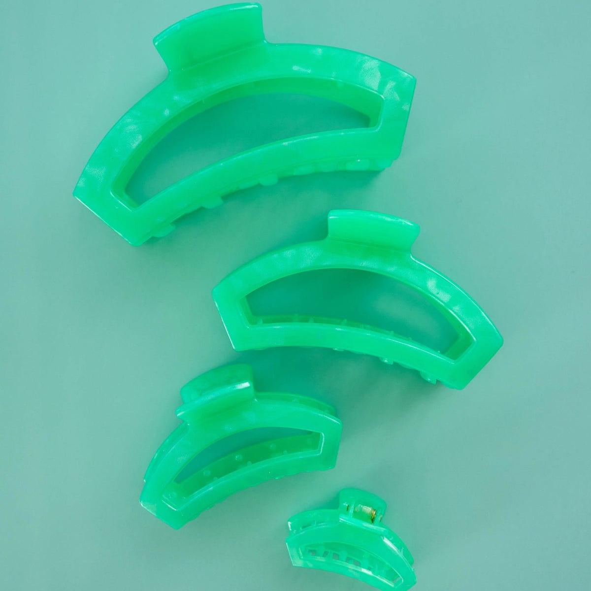 Medium open claw hair clip in green, photo 4 of 4